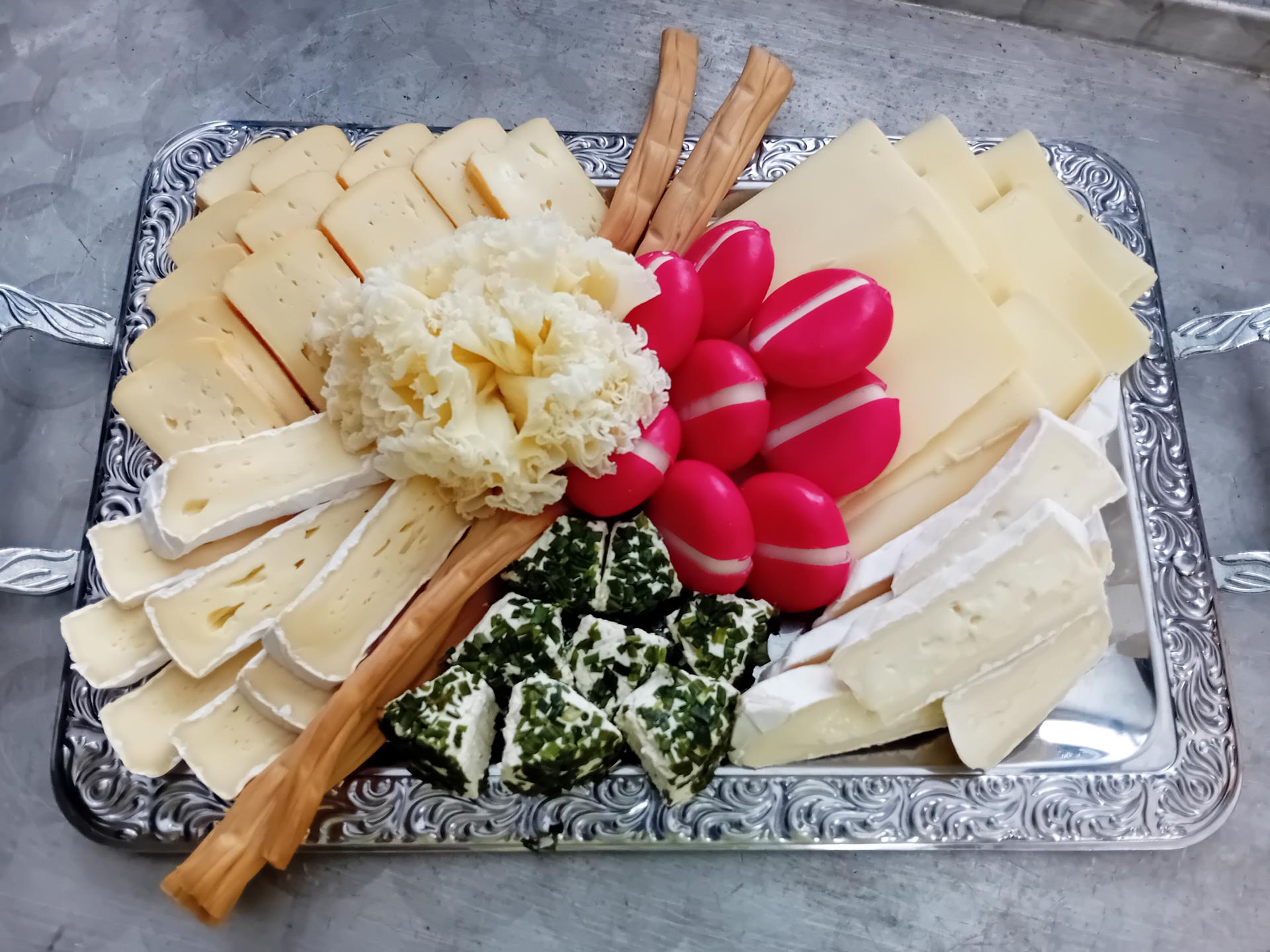 Fleischerei Bruns - Catering, Imbiss und Fleischerei - Partyservice, vielfältige Catering-Spezialitäten, Kalte Platte, Käseplatte, Käse